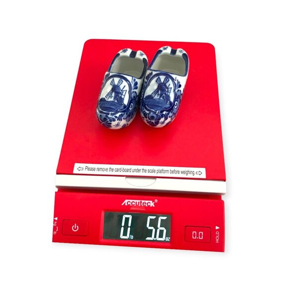 Vintage 90s, A Pair of Delft Miniature Blue Dutch Clog, & a clog key chain. - Picture 15 of 16